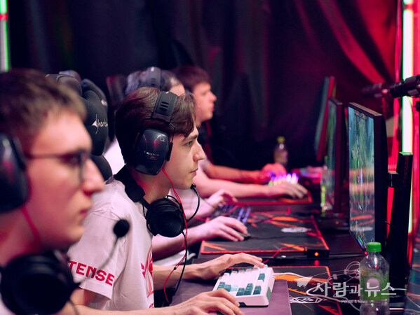 Phygital sports athlete competing